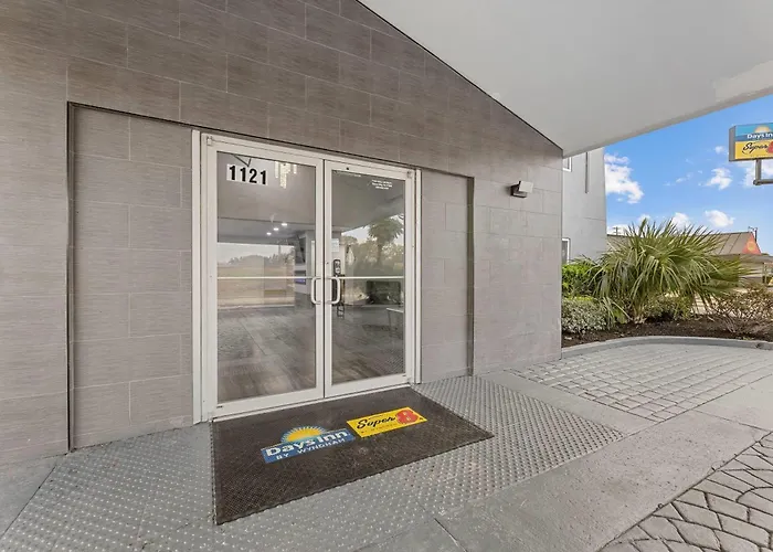 Super 8 By Wyndham Texas City - Galveston Area