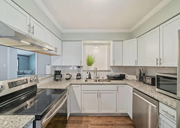 Amazing 4Br 2Bath Home With Pool & Game-Movie Room